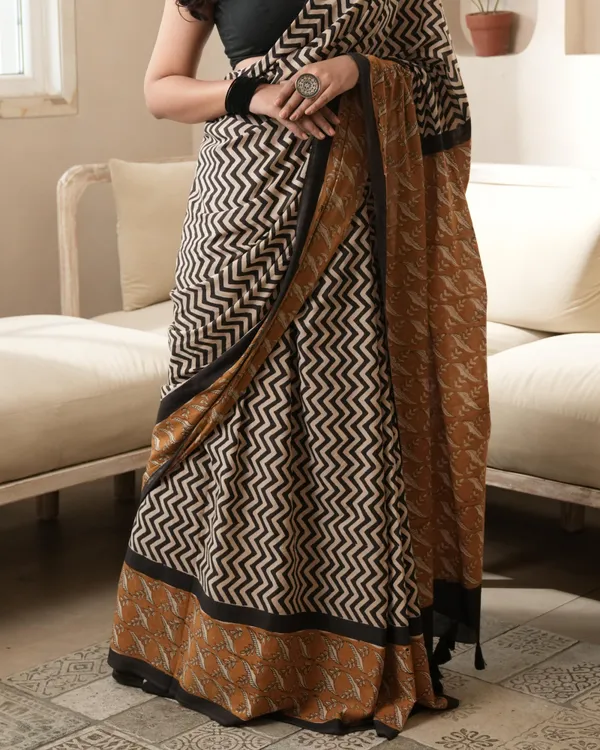 Black_Cotton_Zigzag_Print_Mul_Saree_For_Women